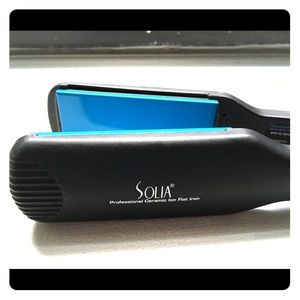 Solia Professional Ceramic Flat Iron 1 3/4”